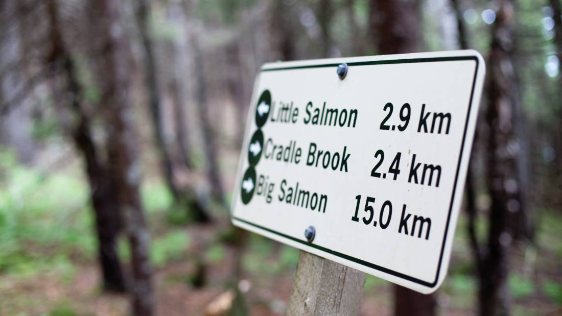 Signpost on the Fundy footpath. |  <i>Guy Wilkinson</i>