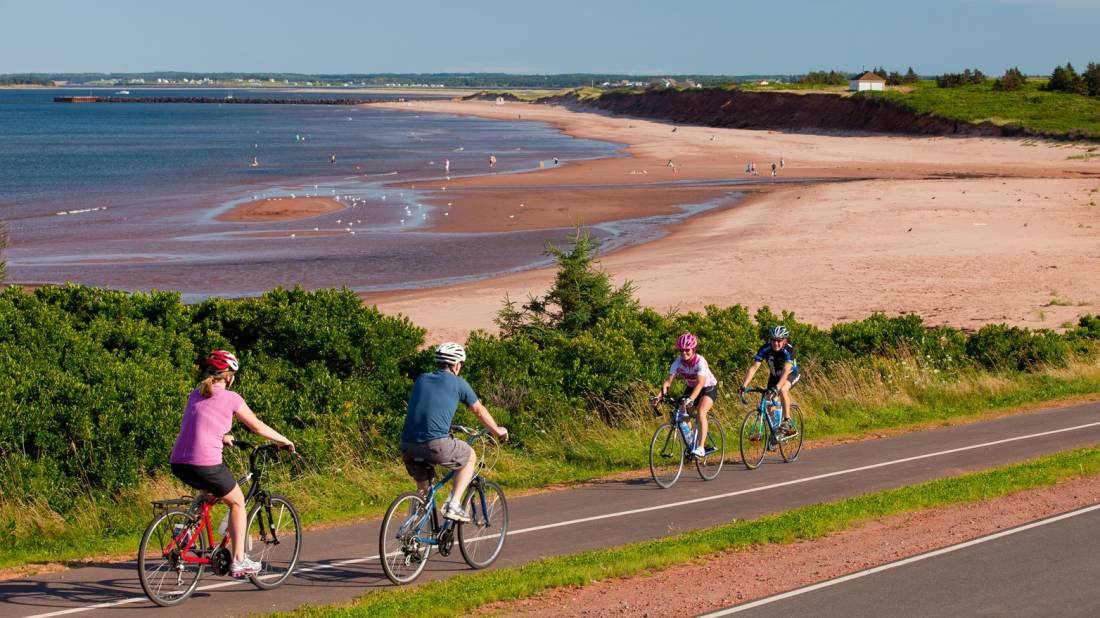 Cycling along the coast in Prince Edward Island National Park |  <i>Tourism PEI / John Sylvester</i>