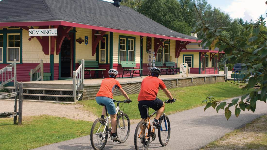 The old train station in Nominingue, P'tit Train du Nord linear park |  <i>©Tourisme Laurentides</i>