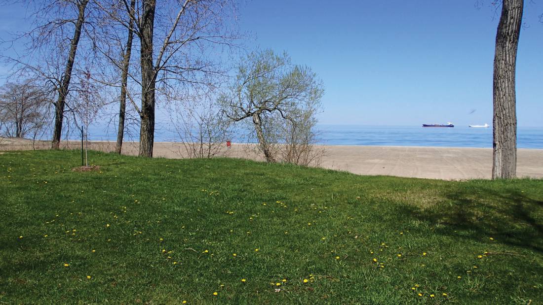 Beaches and parks line the Waterfront Trail on the shores of Lake Ontario |  <i>Nathalie Gauthier</i>